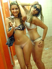 Two sexy teens in selfshot amateur photo